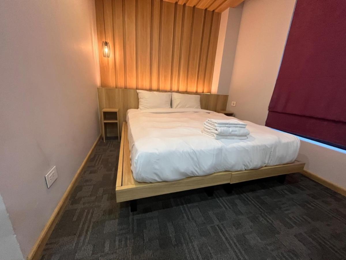 Hana Khách sạn hẻo lánh 3*